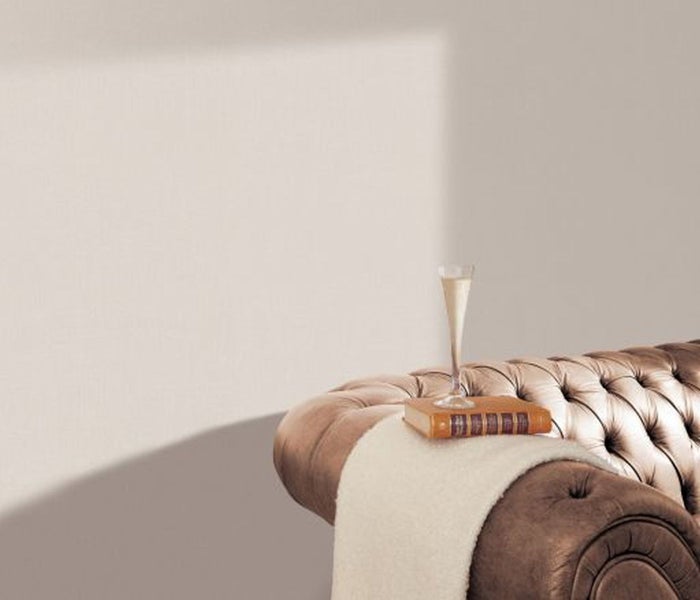 Pflanzentreppe mit drei Ebenen und verschiedenen Pflanzen in Töpfen