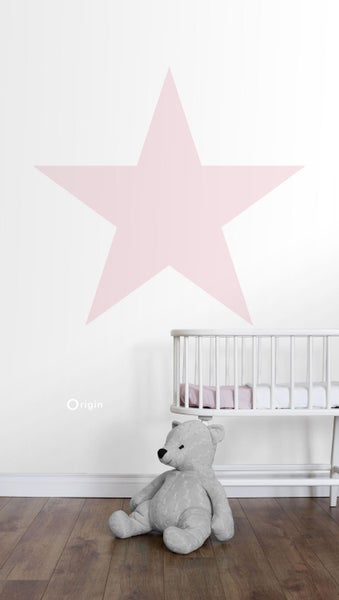 Helles Kinderzimmer mit Wandtattoo Stern, Babybett und Stofftier
