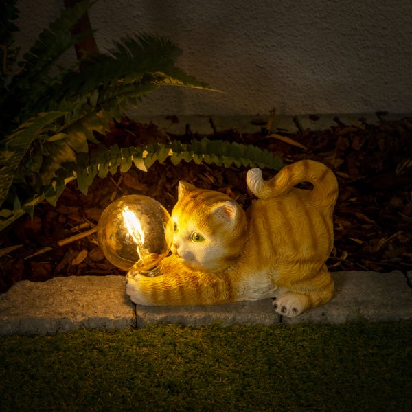 Dekorative Katzenleuchte für den Außenbereich mit warmweißem Licht und Katzendesign als Gartenaccessoire.