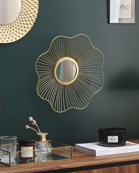 Dekorativer Wandspiegel mit goldenem Metallrahmen