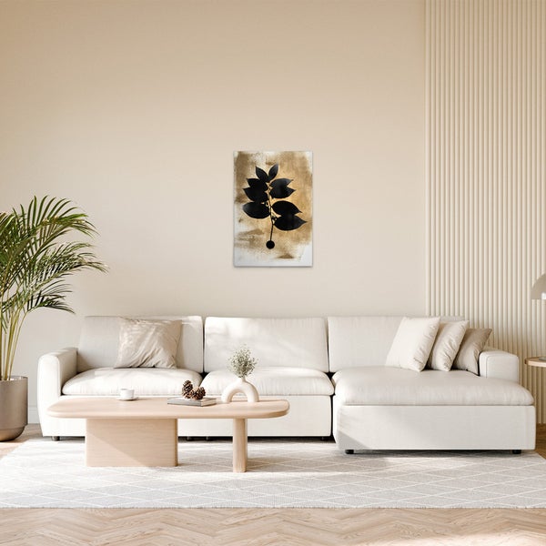 Wohnzimmer mit einem an der Wand hängenden Blatt-Motiv-Gemälde