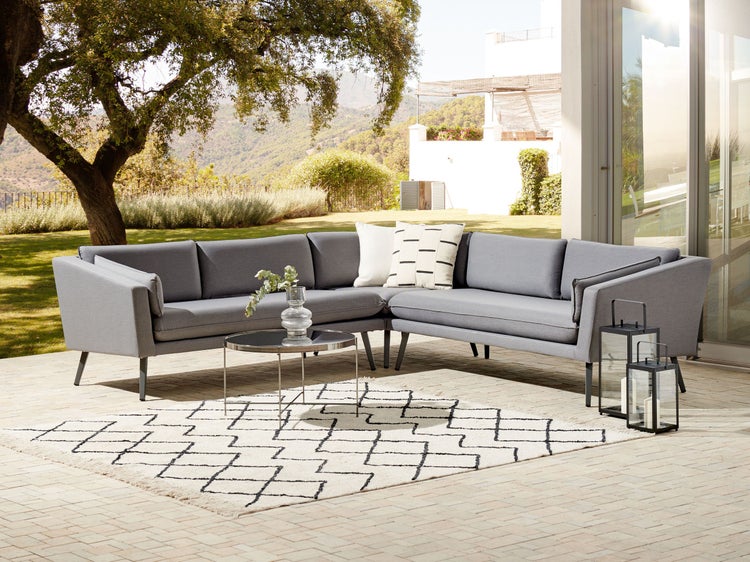 Abmessungen von Esstisch, Bank und Beistelltisch