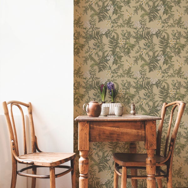 Detailansicht einer Tapete mit Blätter- und Blütenmuster