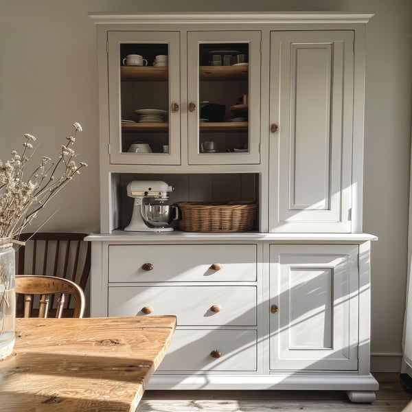 MissPompadour Kreidefarbe für Möbel weiß 750ml, Fresh White - Holzfarbe, Holzlack matt innen - Möbellack, Möbelfarbe ohne Schleifen - Kreidefarbe für Holz - CosyColours