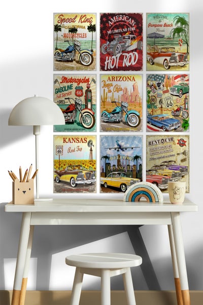 Dekorative Wandbilder mit Auto- und Motorradmotiven über einem Tisch