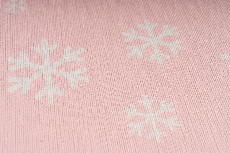 Gerippter Stoff mit Schneeflocken-Muster.