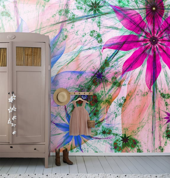 Szene mit Kleiderschrank, Kinderkleid, Hut und Blumenmustertapete