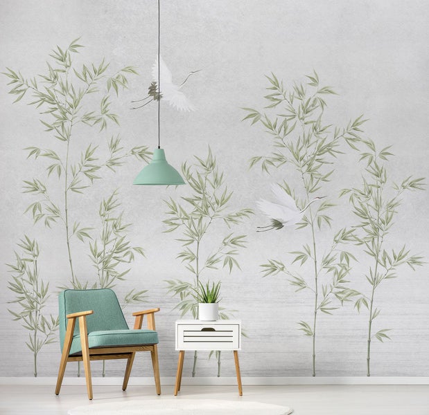 Zimmer mit Bambus Tapete, Sessel und Nachttisch