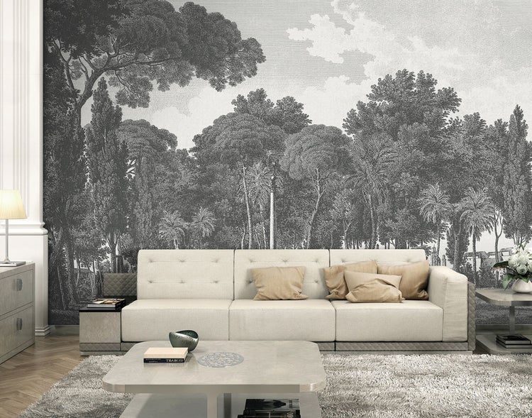 Wohnzimmer mit gemusterter Tapete, Sofa und Beistelltischen