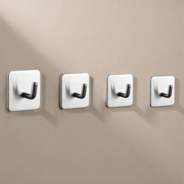 Set aus vier selbstklebenden Wandhaken mit quadratischer Platte aus Metall