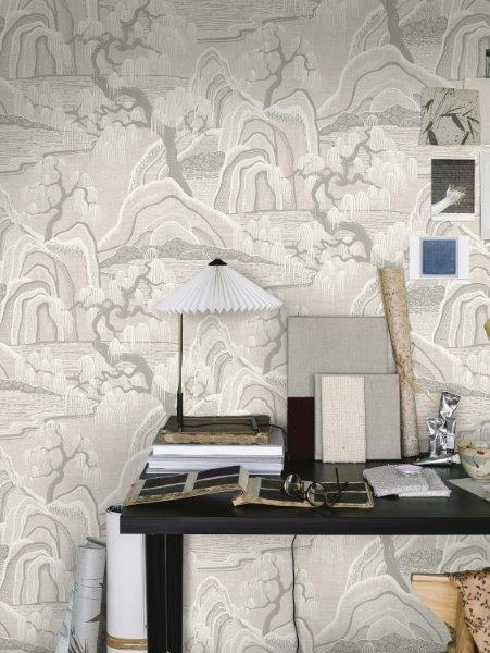 Vier graue Stuhlkissen mit Bindebändern zur Befestigung