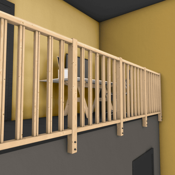 Holzgeländer für eine Galerie mit Arbeitsplatz im Hintergrund