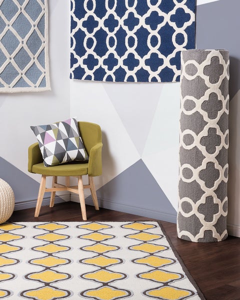 Teppich mit grauem Hintergrund und weißem Muster