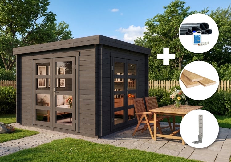 Gartenhaus aus Holz mit Flachdach und Glasdoppeltüren im Garten mit Zubehörteilen wie Dachfolie, Holzdielen und Metallwinkeln.