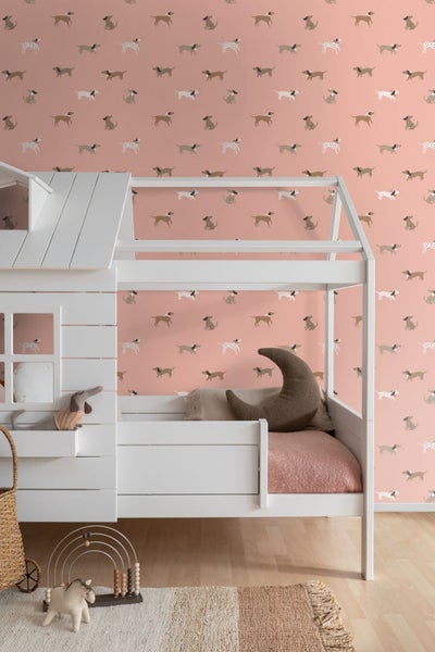 Kinderzimmer mit Hundemotiv-Tapete und weißem Hochbett