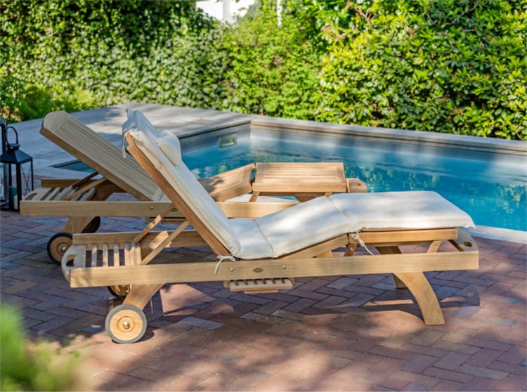 Holzliege mit Rollen für den Garten