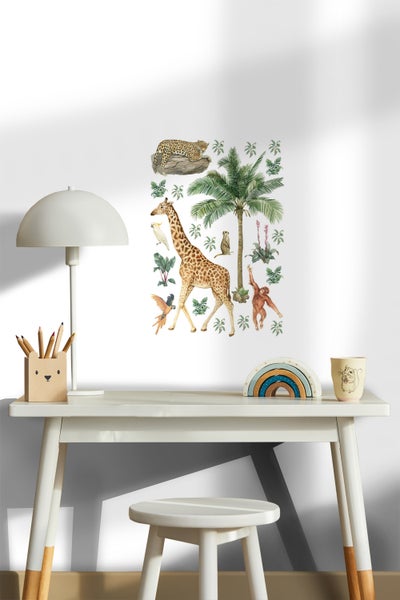 Kinderzimmer mit Schreibtisch und Dschungel-Wandtattoo mit Giraffe, Leopard und Affe