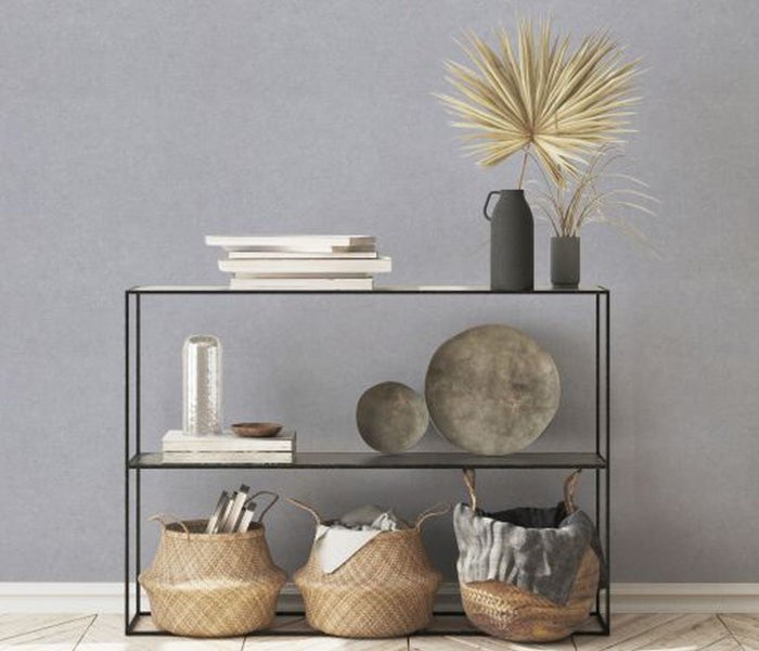 Nahaufnahme einer strukturierten Tapete in einem Wohnzimmer