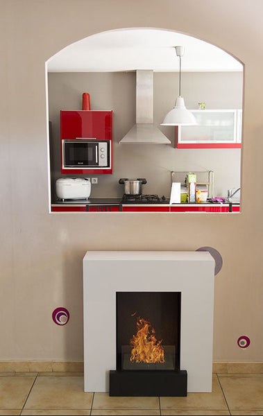 Moderne Wohnungseinrichtung mit Ethanol Kamin und Küchenelementen