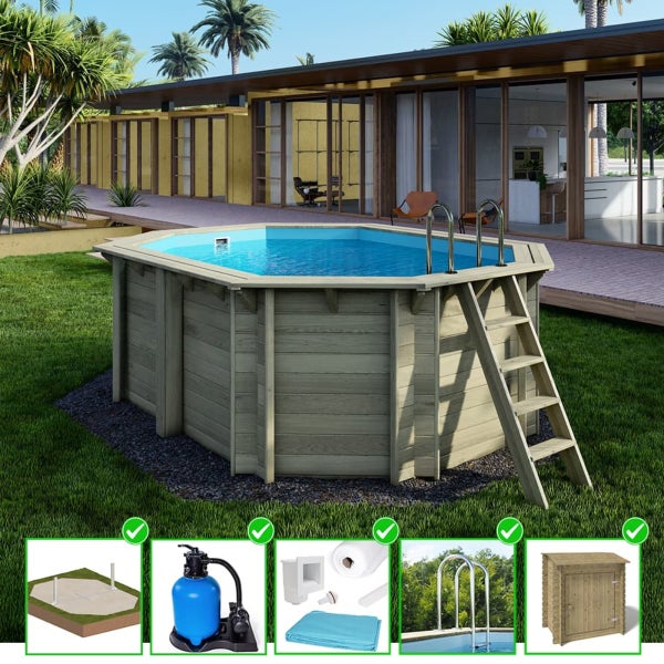 Aufstellpool aus Holz mit Leiter und Zubehör im Garten