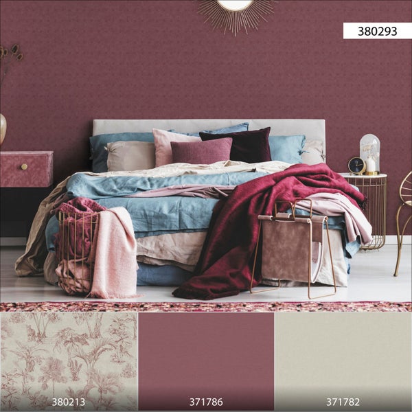 Dekorative Vase, gehalten in den Händen.