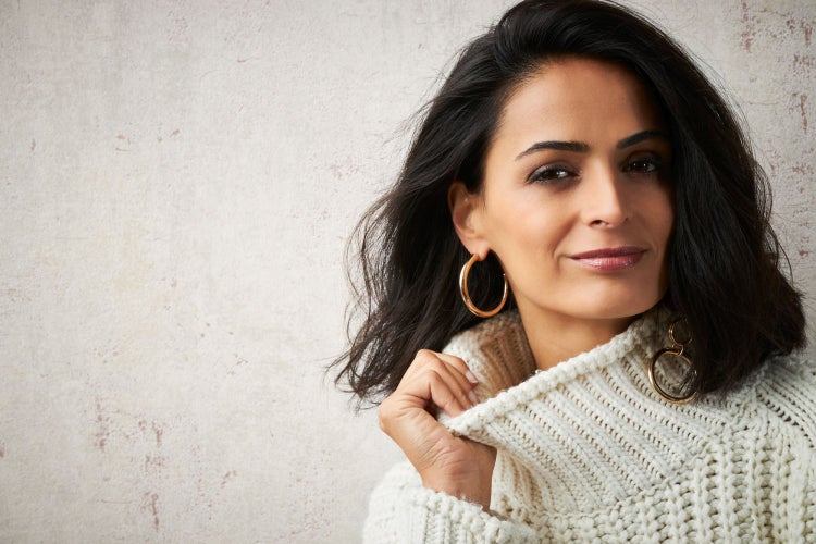 Eichenblatt-Hortensie mit Blütenständen und Blättern im Garten