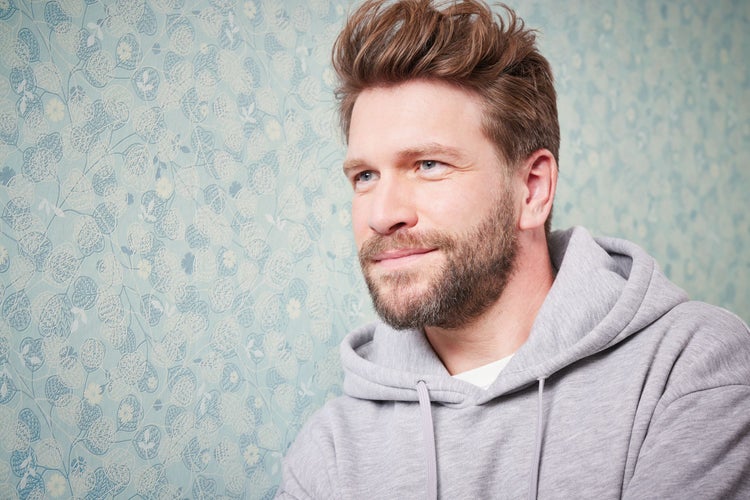 Tapetenrolle mit floralem Muster