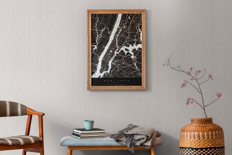 Dekorative Wanduhr mit floralem Design und Schmucksteinen