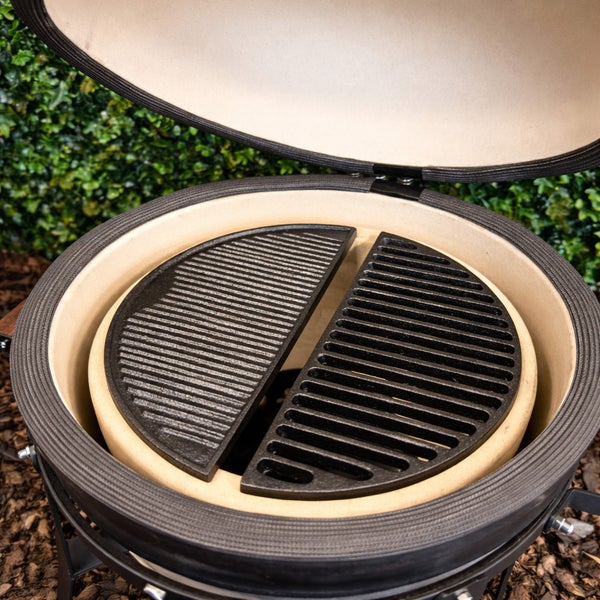 Keramikgrill mit Grillrosten