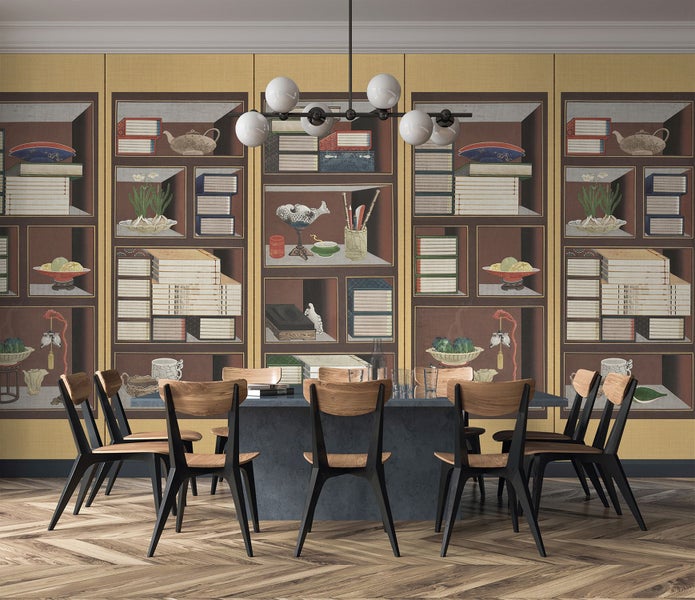 Esszimmer mit Esstisch, Stühlen und Bücherregal-Tapete