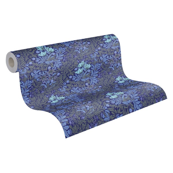 Nahaufnahme einer Tapete mit floralem Muster aus roten Blumen und grünen Blättern