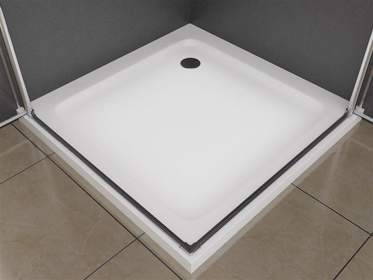 Quadratische Duschwanne mit Ablaufgarnitur