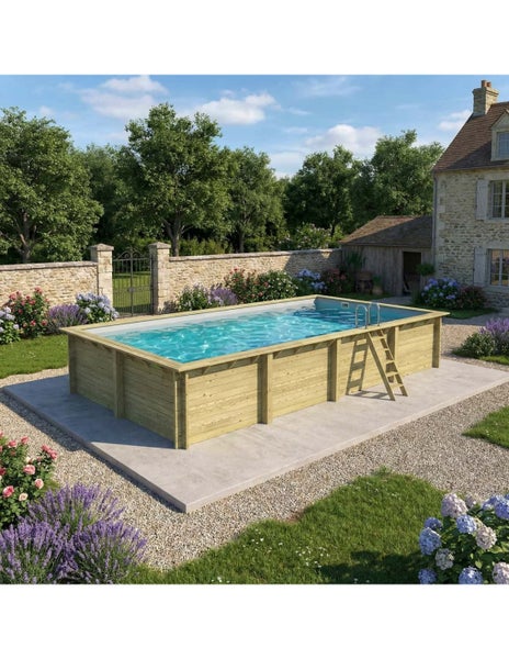 Holzpool mit Leiter in einem Garten