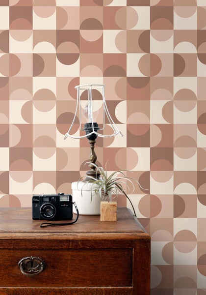 ESTAhome Tapete Kreise im Bauhaus-Stil Beige, Braun und Hellrosa - 50 x 900 cm - 131242