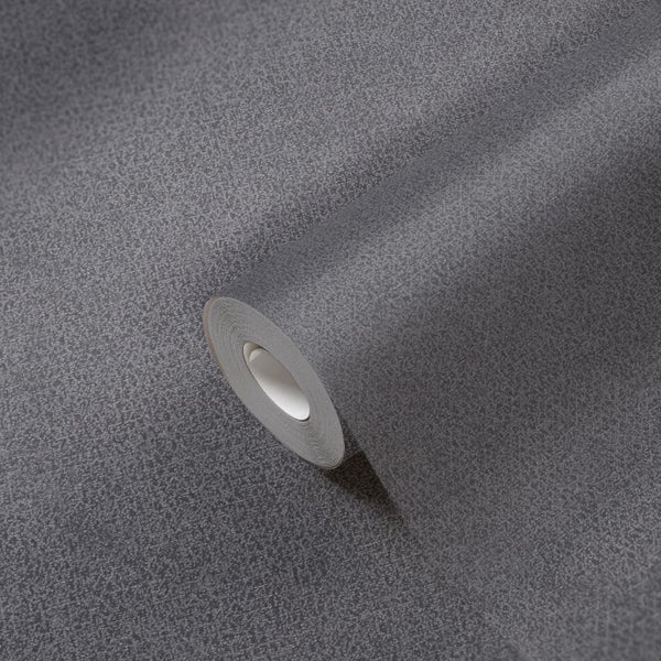 Rostige Radnabe mit Gewinden, einer BGS technic Bürste und einem Arbeitshandschuh