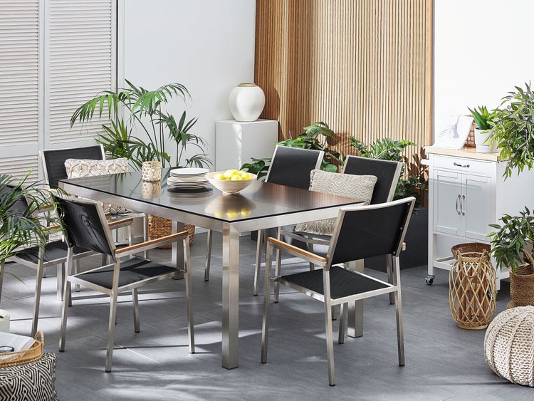 Dekorative Tannengirlande mit Tannenzapfen zur Weihnachtsdekoration