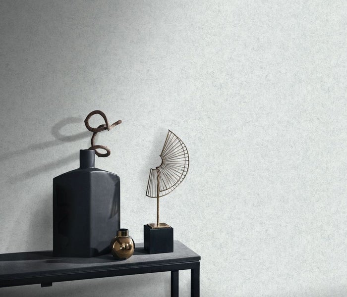 Modernes Badezimmer mit Waschtisch, Aufsatzwaschbecken und beleuchtetem Spiegel