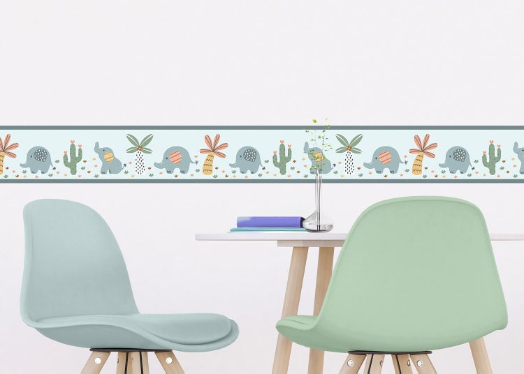 Selbstklebende Wandbordüre für Kinder mit Elefanten, Palmen und Kakteen in einem hellen Kinderzimmer.