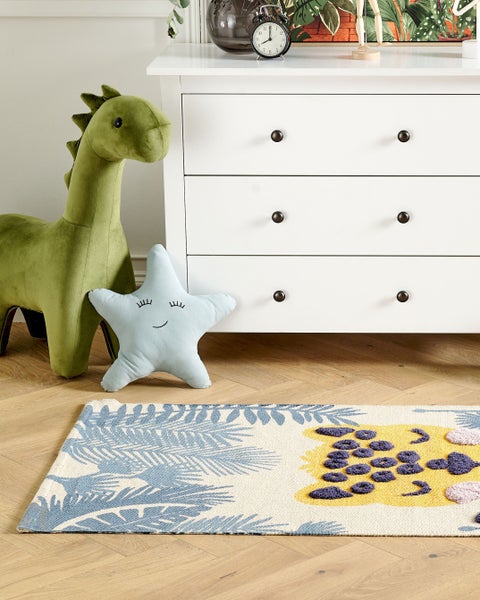 Rechteckige barrierefreie Badewanne mit Einstiegstür aus Glas, Whirlpoolfunktion, Antirutschbeschichtung und Chromarmaturen.