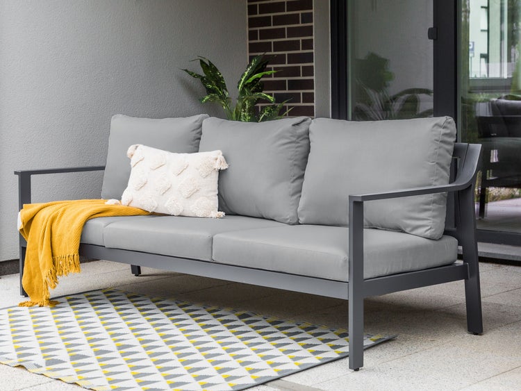 Sessel mit Rattan und Polster