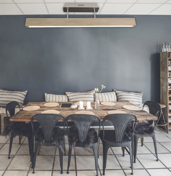 Holz Deckenleuchte mit Metallelementen