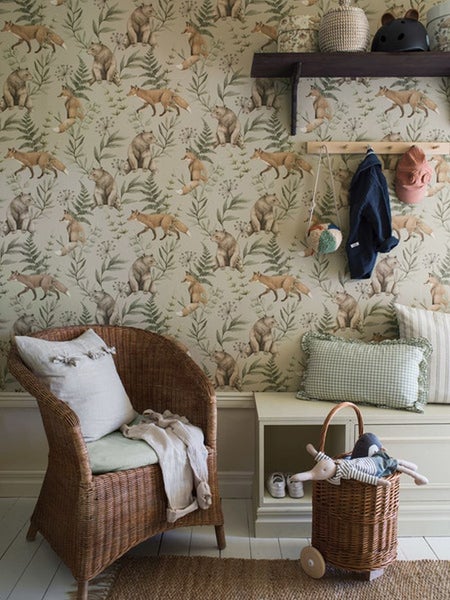 Tapete mit Bären, Füchsen und Pflanzenmotiven