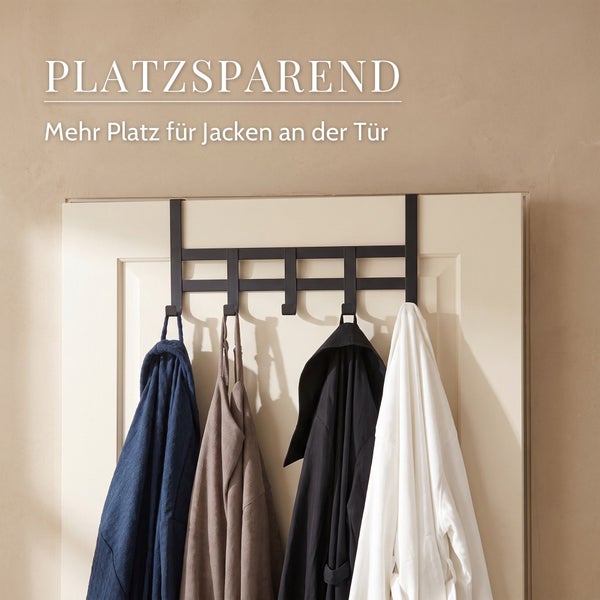 Platzsparende Türgarderobe aus Metall mit Haken zum Aufhängen von Jacken und Bademänteln an der Zimmertür.