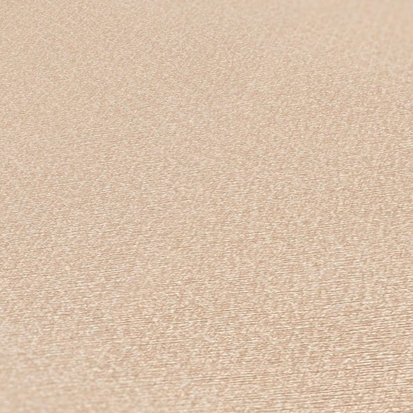 Stehleuchte mit verstellbarem Arm neben Sessel im Wohnzimmer