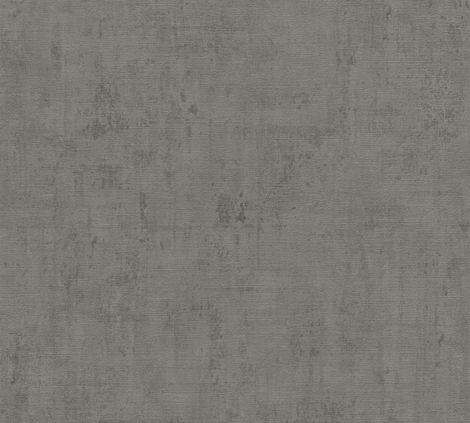 Wohnzimmer mit grauer Struktur Tapete, Stehlampe und Couch sowie Tapetenmuster