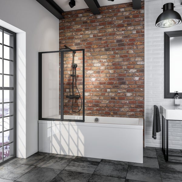 Modernes Badezimmer mit Badewanne, Duschabtrennung, Waschtisch und Spiegel