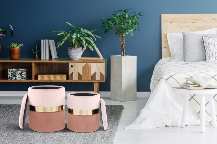 Zwei runde, offene Schmuckkästchen