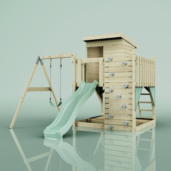 Kinderspielturm aus Holz mit hellgrüner Wellenrutsche, Schaukel, Kletterwand und Spielhaus.