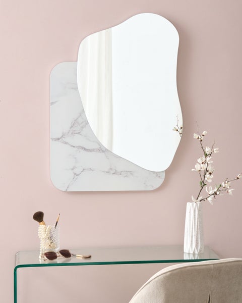 Abstrakte Nahaufnahme einer hellen Oberfläche