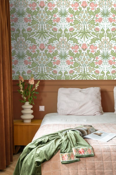 ESTAhome Tapete Blumenmuster im Jugendstil Grün und Rosa - 50 x 900 cm - 131179